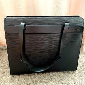 Louis Vuitton Epi handbag in mint condition